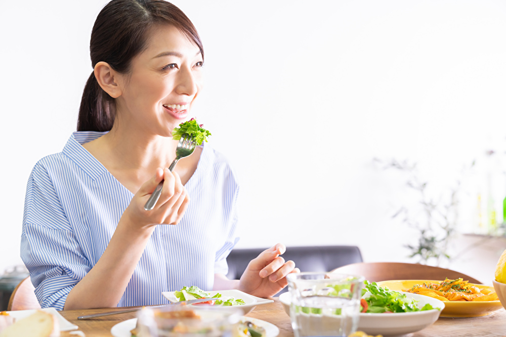 「食欲の秋」は誘惑が多い…どうやったら食欲を抑えられる?